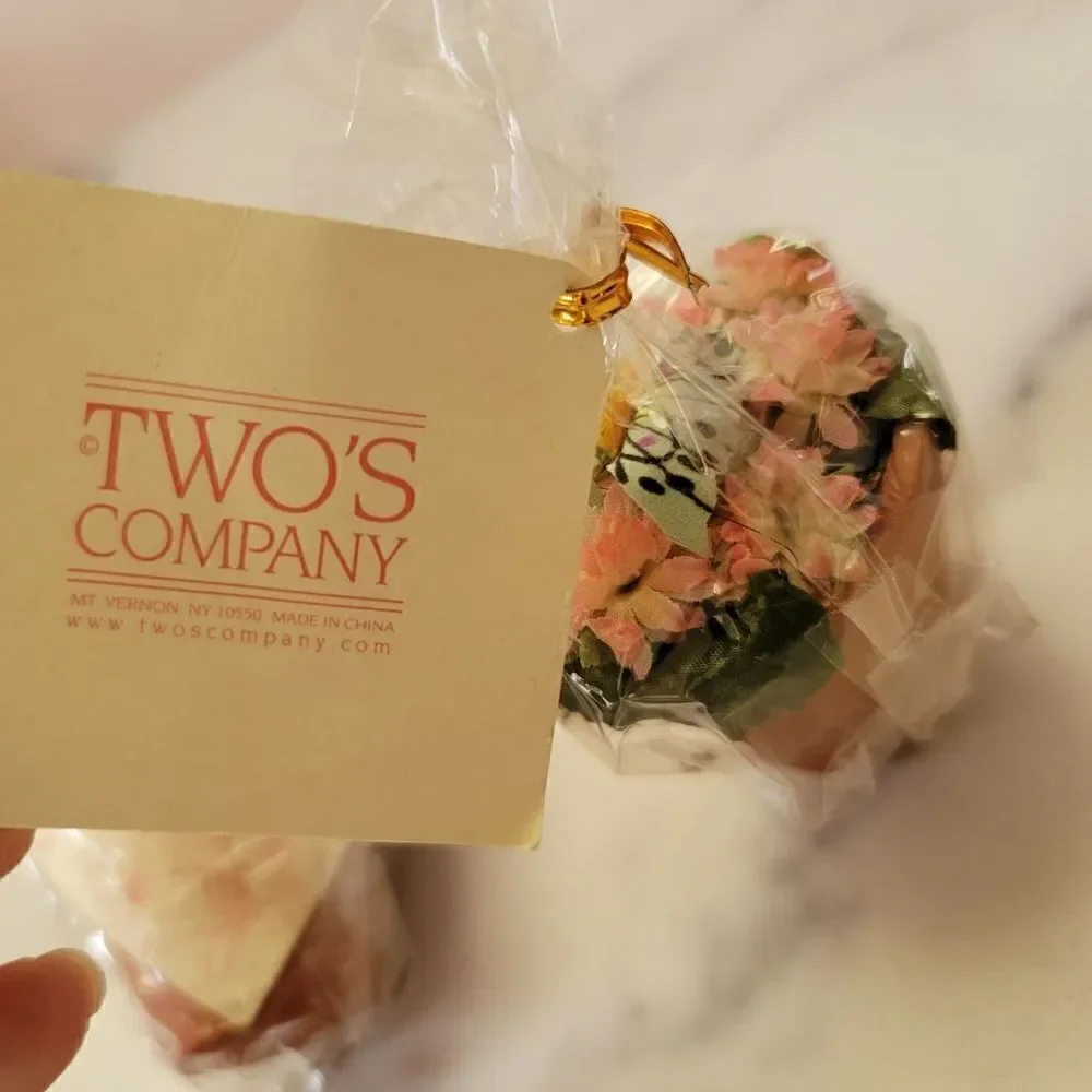 Two's Company Mt.Vernon New York blooming bobby ping mini flower pot bouquet min